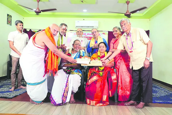 వేదవిహిత జీవనమే గుళ్లపల్లి గమ్యం