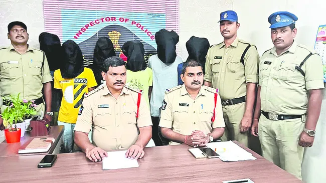 ఆరుగురు గంజాయి విక్రేతల అరెస్ట్