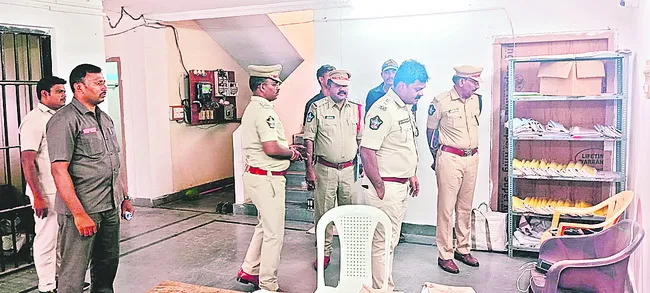 పెండింగ్ కేసులు పరిష్కరించాలి