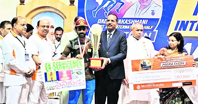 హాఫ్ మారథాన్లో దాట్ల రామరాజు 3వ స్థానం