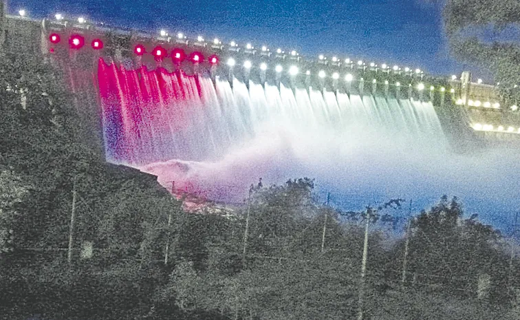 Heavy flood flows grip Godavari and Krishna