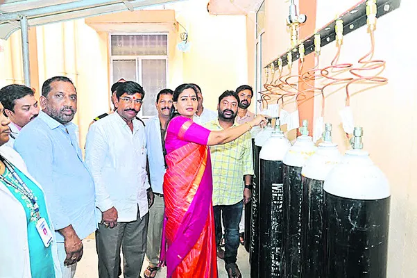 నక్కపల్లి ఆస్పత్రిలో ఆధునిక వైద్య పరికరాలు