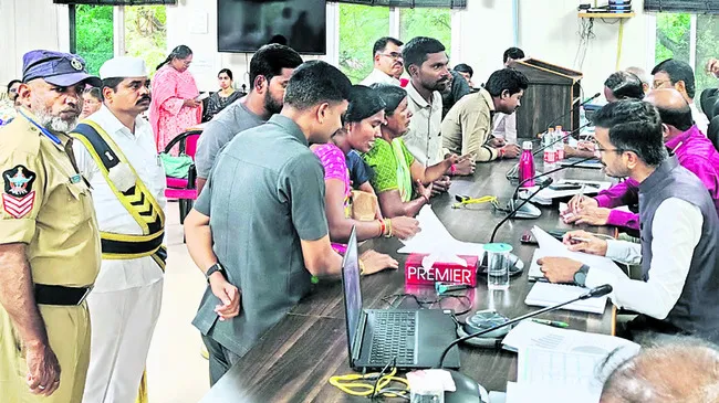 మా కష్టాలు తీర్చండి