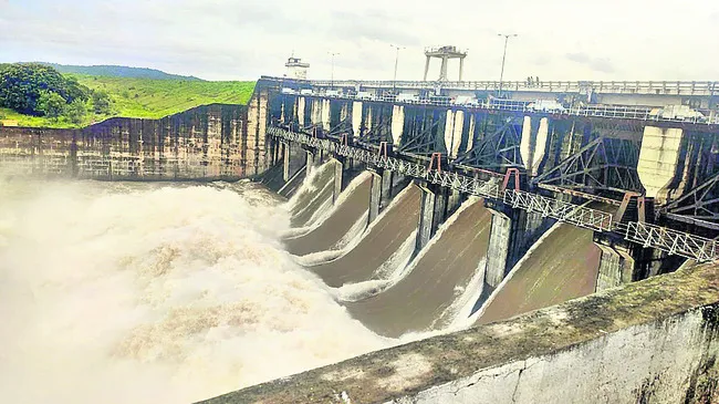 ప్రాజెక్టులకు కొనసాగుతున్న ఇన్ఫ్లో