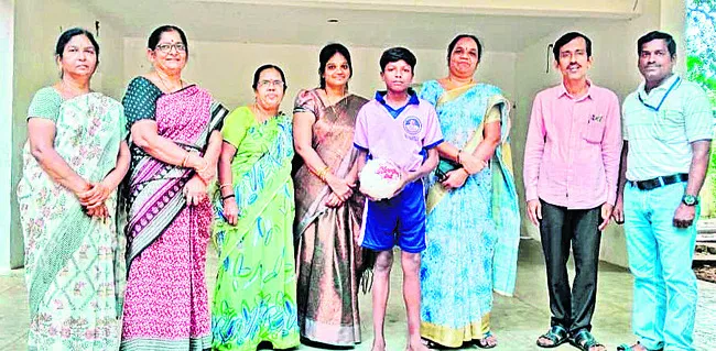 జాతీయస్థాయి షూటింగ్‌ బాల్‌ పోటీలకు గంగమ్మగుడి విద్యార్థ
