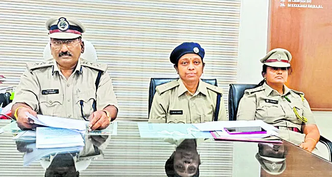 బార్ల నిర్వహణకు దరఖాస్తుల ఆహ్వానం