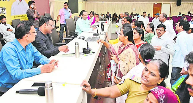 అర్జీల పరిష్కారంలో సమన్వయం అవసరం