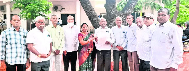 ఫిర్యాదులు వెంటనే పరిష్కరించాలి