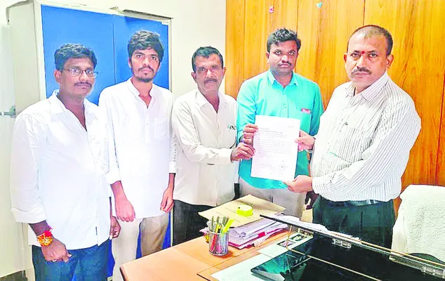 నూతనంగా బడి భవనం నిర్మించండి
