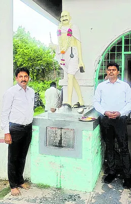 వైఆర్‌ఎస్‌ పాఠశాలను సందర్శించిన జిల్లా కలెక్టర్‌ 