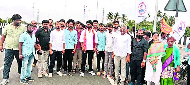 ఎంపీ మిథున్‌రెడ్డికి బెయిల్‌ రావాలని తిరుమల పాదయాత్ర 