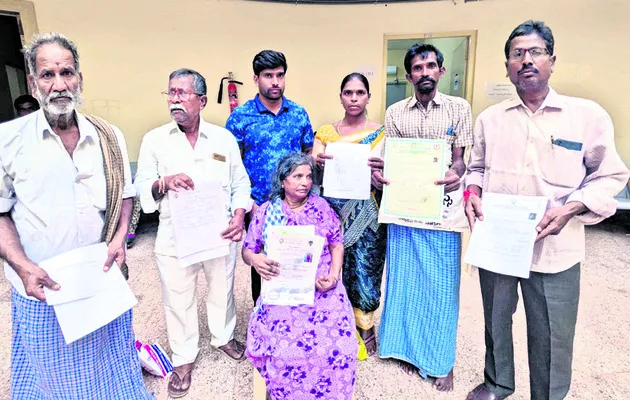 అర్హత ఉన్నా..  పింఛన్లు తొలగించారు 