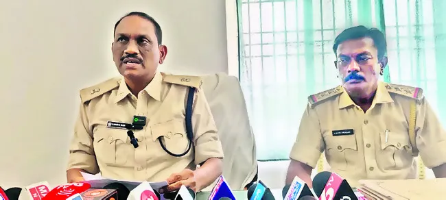 నూతన మద్యం పాలసీతో 11 బార్లకు టెండర్లు