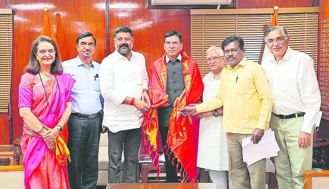 బీడీ పరిశ్రమను కాపాడండి