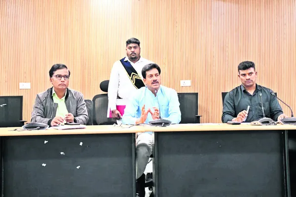 వేగంగా ‘రెవెన్యూ’ దరఖాస్తుల పరిష్కారం 
