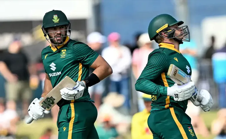 Travis Heads Four-Wicket Haul Helps Australia Restrict SA To 296-8