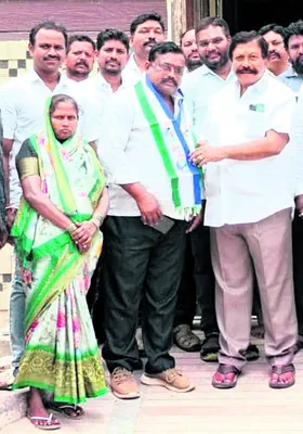 బీజేపీని వీడి సొంత గూటికి