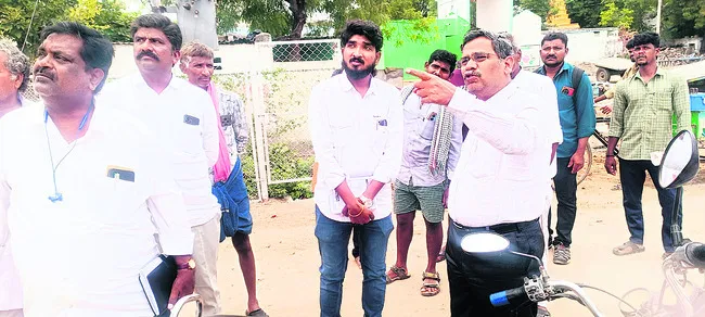 ఎనిమిది నెలలుగా జీతాలు లేవు