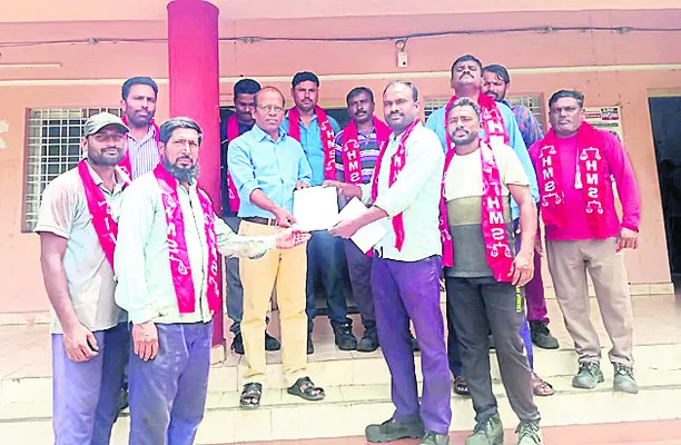 సింగరేణి లాభాలు ప్రకటించాలి