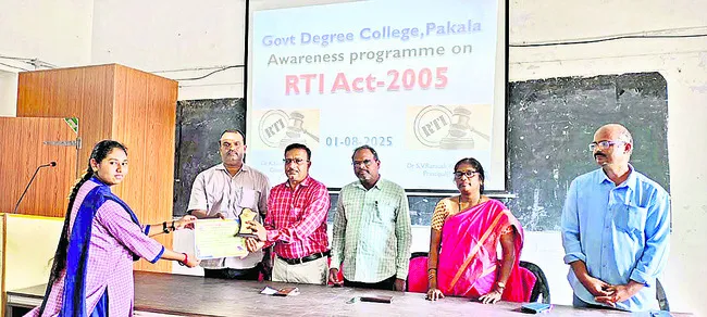 సమాచార హక్కు చట్టంతో ప్రజాస్వామ్యం బలోపేతం