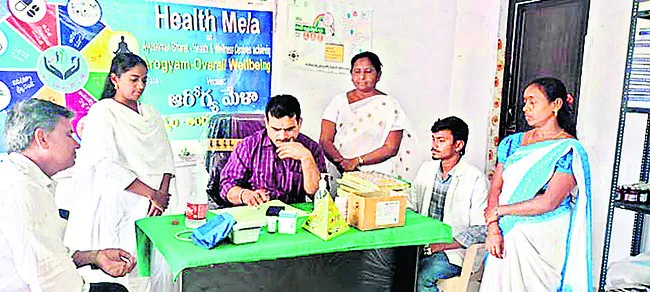 పిల్లలకు తల్లిపాలు మాత్రమే తాగించాలి
