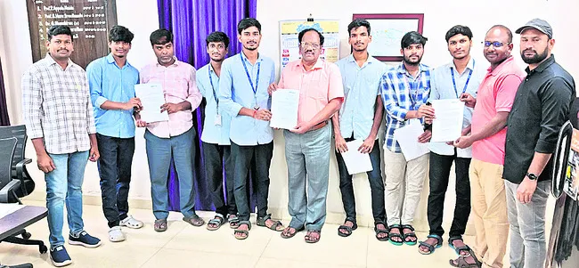 క్యాంపస్ డ్రైవ్లో ట్రిపుల్ ఐటీ విద్యార్థుల ప్రతిభ