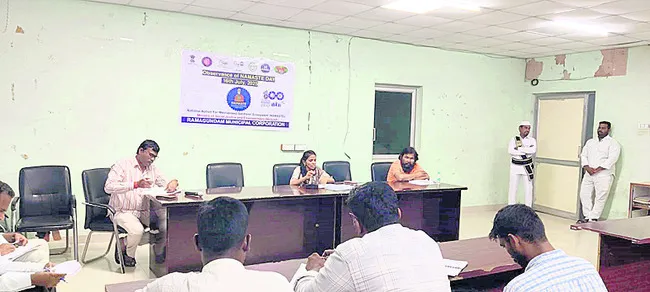 వార్డు ఆఫీసర్లు క్షేత్రస్థాయిలో పర్యటించాలి