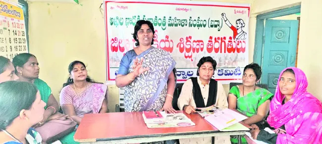 మహిళా హక్కుల రక్షణకు ఉద్యమిద్దాం