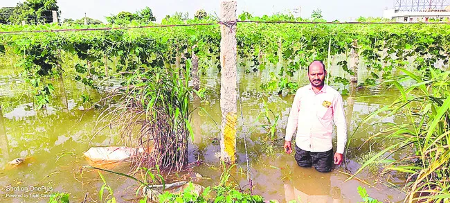 ‘భగీరథ’ లీకై ంది.. తోట చెరువైంది