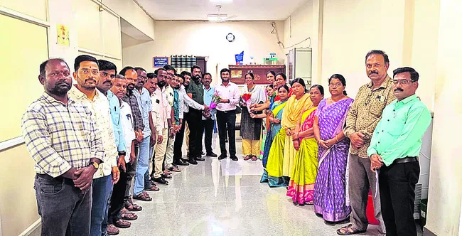 ఆస్తిపన్ను పక్కదారి  పట్టించిన ఉద్యోగిపై వేటు