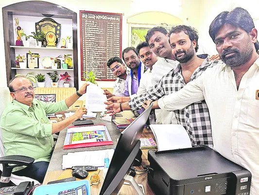 హాస్టళ్ల సమస్యలు పరిష్కరించాలి