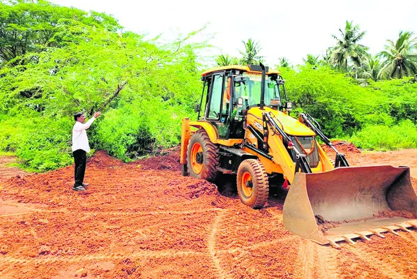 గ్రావెల్ అక్రమ తవ్వకాలు ఆగేనా?