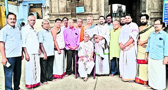 అర్చకుడి ఆత్మహత్యకు కారకులను శిక్షించాలి 