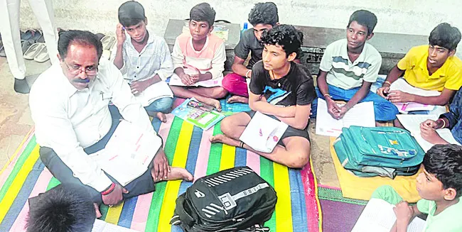 కార్పొరేట్‌కు దీటుగా  సంక్షేమ హాస్టళ్లు 