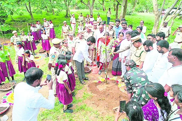 నాటిన ప్రతీమొక్కను రక్షించాలి