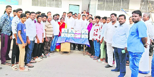 హాస్టళ్ల నిర్వహణపై చిత్తశుద్ధి లేదు