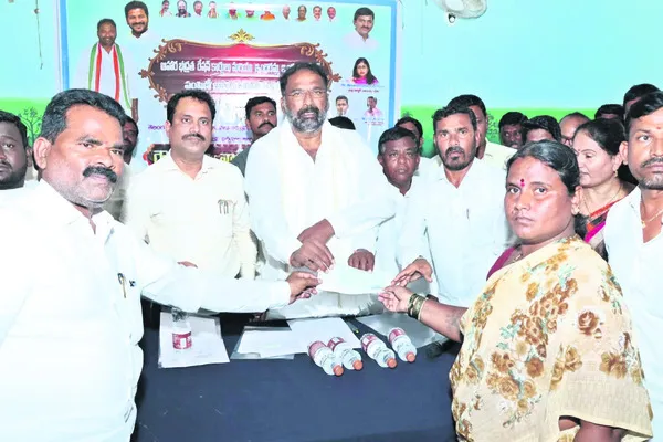 నాడు వైఎస్ఆర్.. నేడు రేవంత్రెడ్డి