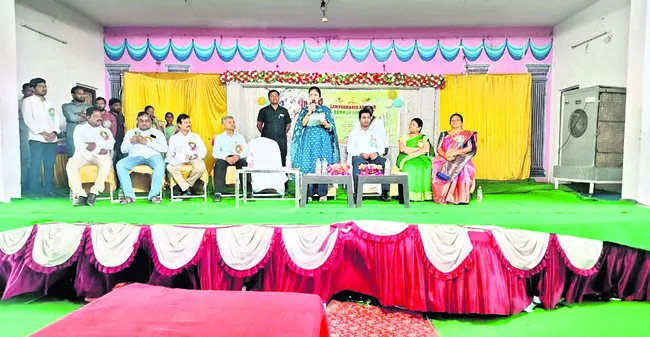 జిల్లా స్థాయి అవార్డుల ప్రదానం 