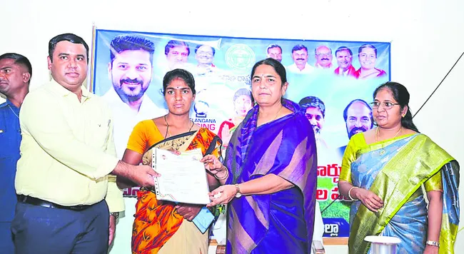 రేషన్కార్డుల పంపిణీ నిరంతర ప్రక్రియ