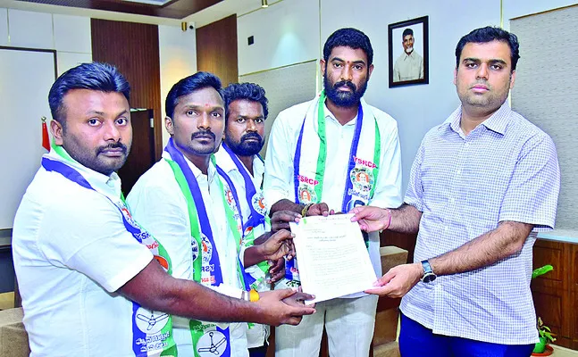 వసతి గృహాల్లోని సమస్యలు పరిష్కరించండి