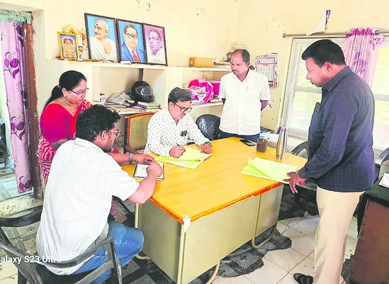 ప్రభుత్వ వైద్యంపై నమ్మకం పెంచాలి