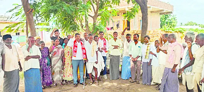 బలవంతపు భూసేకరణ వద్దు