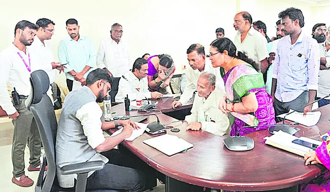 వార్షిక కౌలు అర్జీలు వేగంగా పరిష్కరిస్తున్నాం
