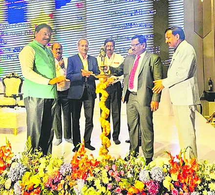 ఆధునిక వైద్యవిజ్ఞానాన్ని అందిపుచ్చుకోవాలి