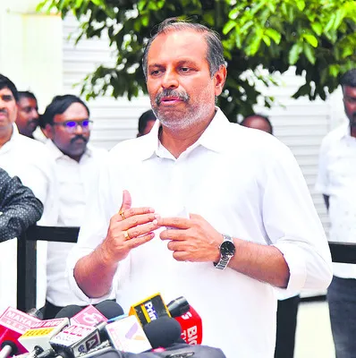 కూటమి ప్రభుత్వం మిథున్రెడ్డిని వేధిస్తోంది