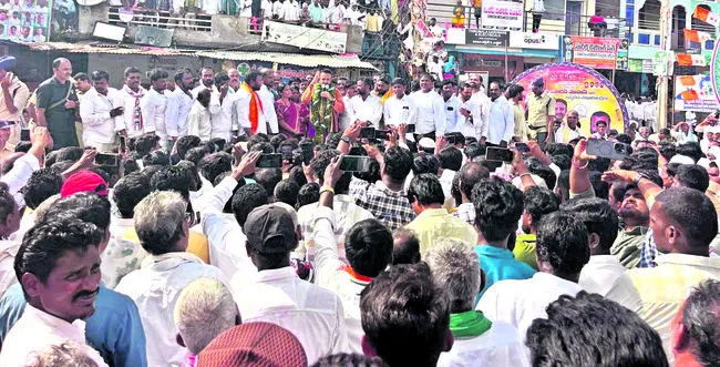నాయకుడిని కాదు.. మీ సేవకుడిని