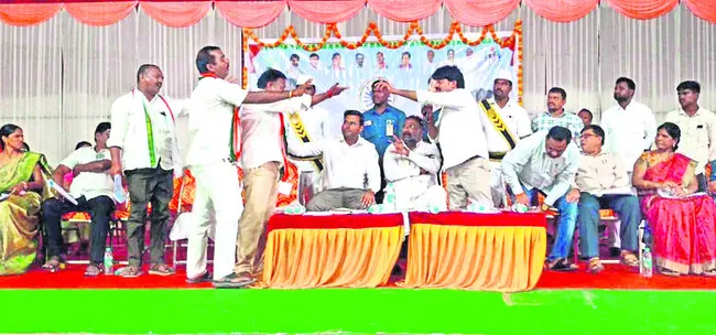 అధికార, ప్రతిపక్షాల మధ్య మాటల యుద్ధం