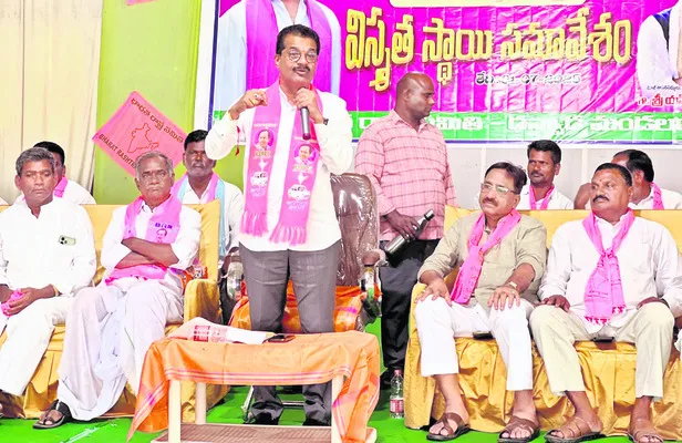 అత్తాకోడళ్లవి వెన్నుపోటు రాజకీయాలు