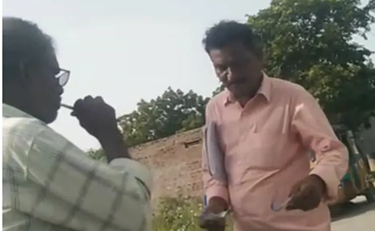 రేషన్ లేవు డబ్బులు తీసుకోండి..