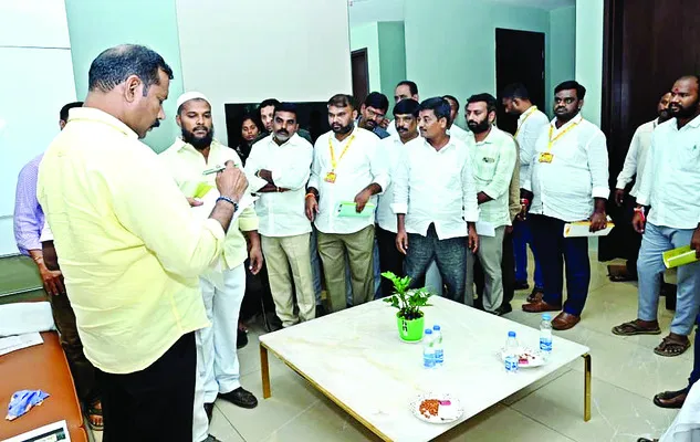 అధిష్టానం ముందు అరాచకాల చిట్టా 